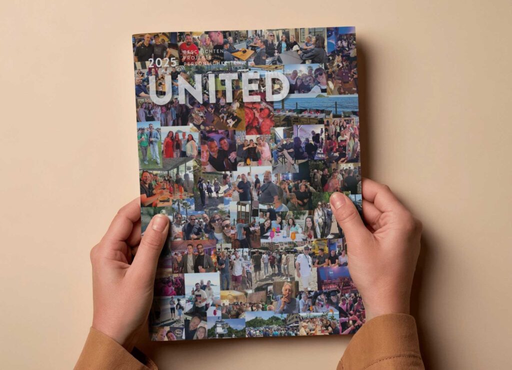 Cover des Jahresmagazins 2025 von Zindel United mit einer Collage aus Projekt-, Team- und Eventmomenten aus dem Unternehmensjahr.